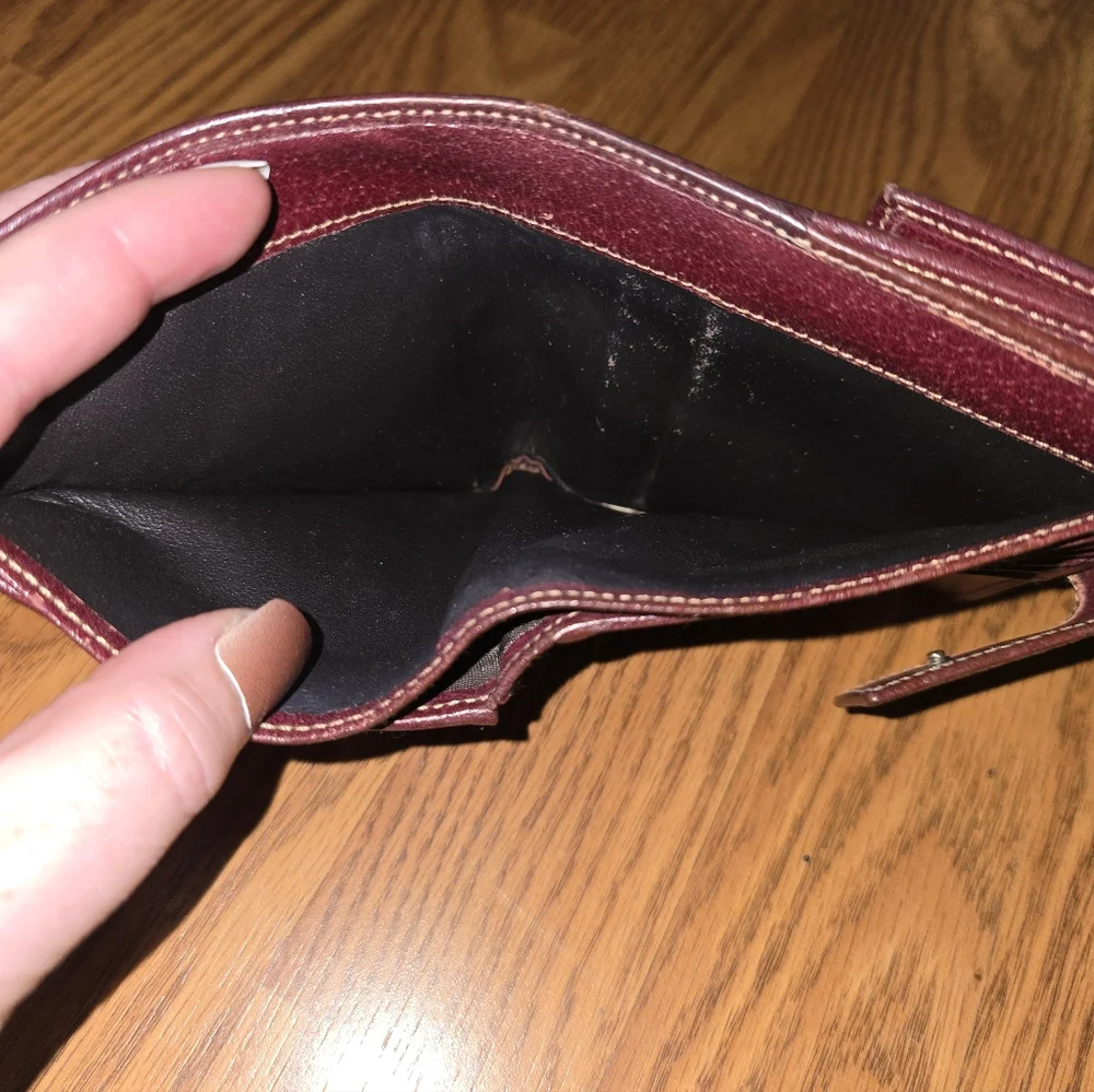 Gucci bifold wallet